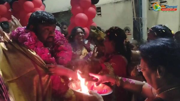 திமுக வேட்பாளர் வீதி வீதியாக வாக்கு சேகரிப்பு.. தாரைத் தப்பட்டை முழங்க வரவேற்பு!