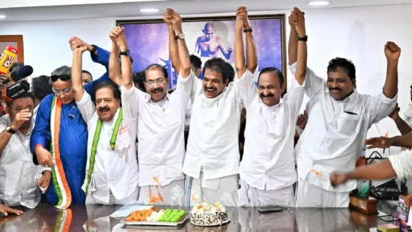கம்யூனிஸ்ட் இல்லாத இந்தியா! கேரளாவில் காங்கிரஸ் வெற்றி; 49 வருட வரலாறு முடிவுக்கு வந்தது!