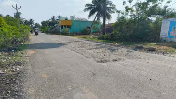 மணப்பாக்கம் சாலை சேதம்: உடனடி சீரமைப்பு கோரிக்கை