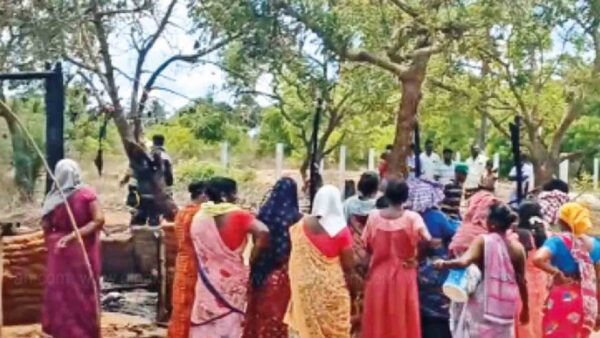அச்சிறுப்பாக்கம் அருகே 5 இருளர் குடிசைகள் தீயில் நாசம்.. நிவாரண உதவி வழங்கல்