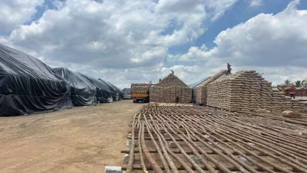 மதுராந்தகம் வட்டார நெல் மூட்டைகள் ஆத்தூர் சேமிப்பு கிடங்கிற்கு மாற்றம்