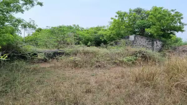 கல்பட்டு கிராம ஏரி கால்வாயில் சேதமான தடுப்பணை: சீரமைக்க விவசாயிகள் கோரிக்கை