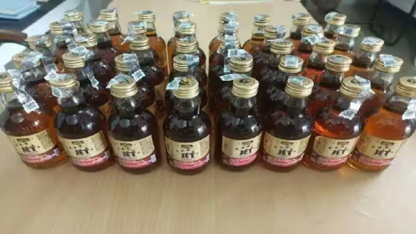 பாலூரில் கள்ளச்சந்தை மது விற்பனை: 200 பாட்டில்கள், 2 பைக்குகள் பறிமுதல் - 4 பேர் அதிரடி கைது!