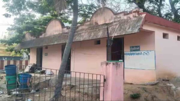 திருக்கழுக்குன்றம் மலைவலப்பாதையில் கழிப்பறை வசதி கோரி பக்தர்கள் வேண்டுகோள்