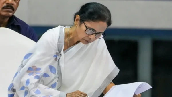 மேற்கு வங்கத் தேர்தல் முடிவுகள்: பாஜக முன்னிலை; ஆட்சி அமைக்க வாய்ப்பு!