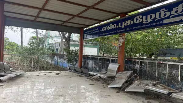 பயனற்று கிடக்கும் புதிய நிழற்குடை: வரிப்பணம் வீண்
