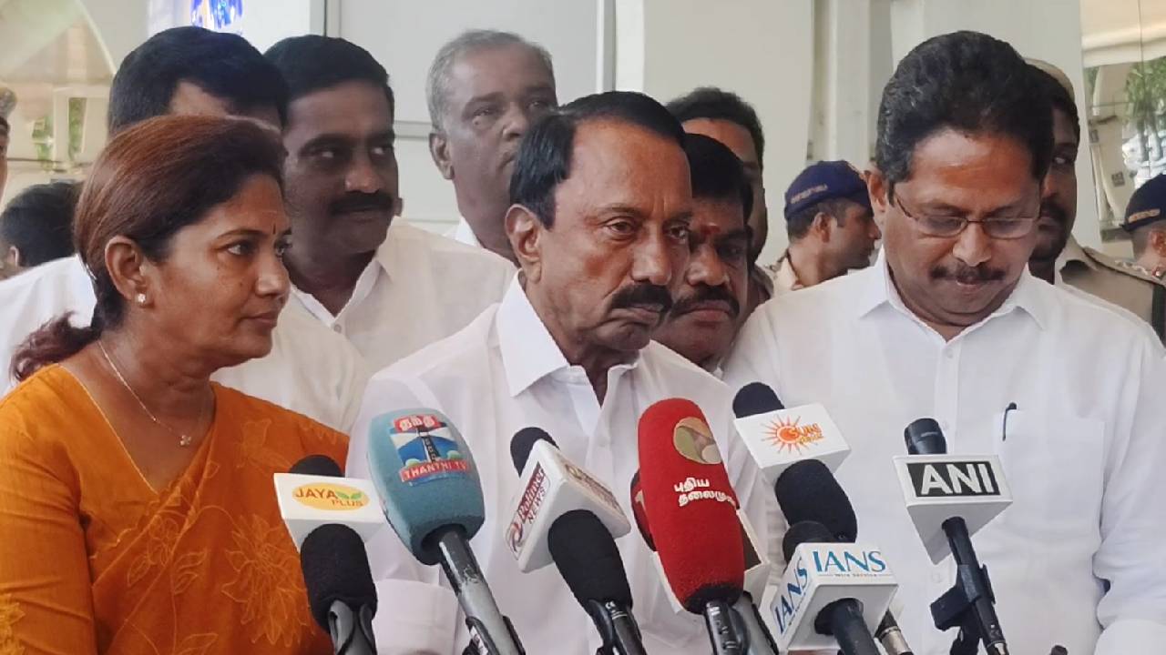 “அவர் வாய் திறந்தால் பலருக்கு ஆபத்து வரும்” – முதல்வர் குறித்து அமைச்சர் செங்கோட்டையன்!