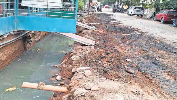 செங்கல்பட்டு வரதராஜன் தெருவில் மழைநீர் கால்வாய் பணி மந்தம்: மக்கள் அவதி