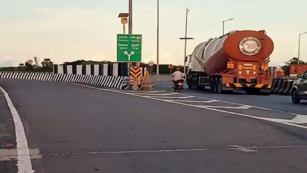 வண்டலூர் வெளிவட்ட சாலை வழிகாட்டி பலகை குழப்பம்: விபத்தில் சிக்கும் வாகன ஓட்டிகள்