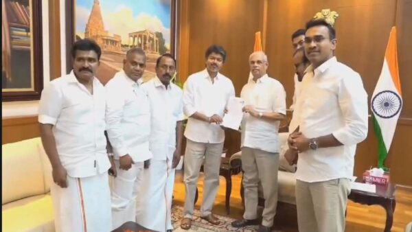 விஜய் பதவியேற்பதில் தாமதமா? ஆதரவு கடிதம் தராததால் ஆளுநர் அதிருப்தி?