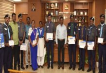 பாரத சாரணர் ஆசிரியர்களுக்கு பாராட்டு சான்றிதழ் வழங்கிய செங்கல்பட்டு கலெக்டர்