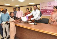முதியோர் கொடுஞ்செயல் எதிர்ப்பு தினம்: வெற்றி பெற்ற மாணவர்களுக்கு பரிசுகள் வழங்கிய செங்கல்பட்டு கலெக்டர்
