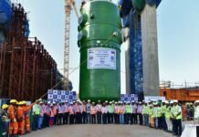 “கூடங்குளத்தில் மாபெரும் மைல்கல்!”: 5-வது அலகில் 320 டன் எடையுள்ள அணுஉலை அழுத்தக் கலன் வெற்றிகரமாகப் பொருத்தம்!