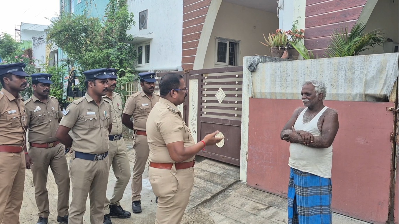 சிங்கப்பெருமாள் கோவிலில் போலீஸ் அதிரடி: மதுப்பிரியர்கள் தொல்லையை ஒடுக்க இன்ஸ்பெக்டர் ரவி திடீர் ஆய்வு!
