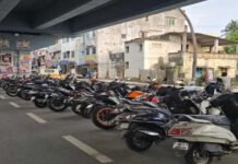 பெருங்களத்தூர் ரயில் நிலைய சாலையில் வாகனங்கள் ஆக்கிரமிப்பு