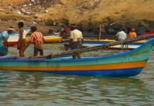 செய்யூர் அருகே கடலில் படகு கவிழ்ந்த விபத்து; மீனவர் படுகாயம்