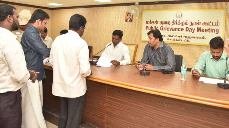 செங்கல்பட்டில் மக்கள் குறைதீர் கூட்டம்: 396 மனுக்கள் பெறப்பட்டன