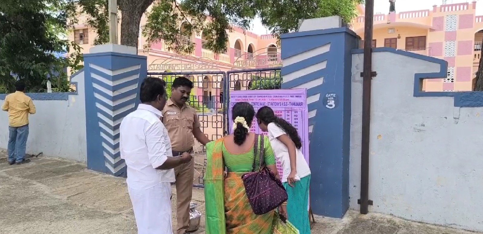 நாடு முழுவதும் பரபரப்புடன் நடைபெற்ற நீட் மறு தேர்வு: இயற்பியல், வேதியியல் பாடங்கள் கடினமாக இருந்ததால் கட்-ஆஃப் குறைய வாய்ப்பு!