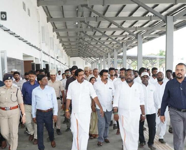 ரூ.131 கோடி புதிய பேருந்து நிலையத்தை அமைச்சர் ஆய்வு