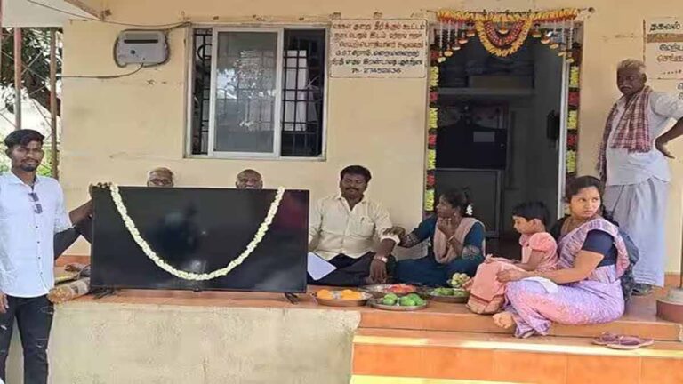 மின்வாரிய அலுவலகத்திற்கு சீர்வரிசை