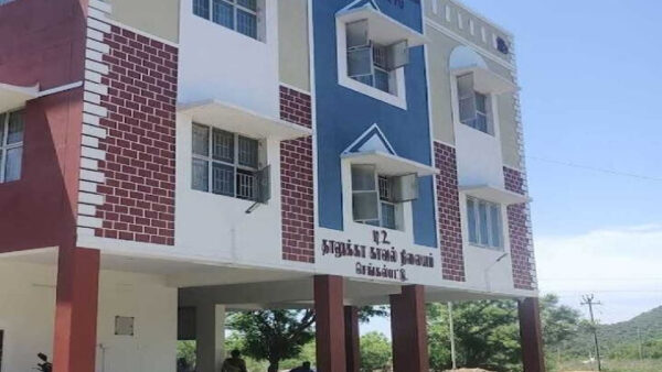 செங்கல்பட்டு அருகே கட்டுப்பாட்டை இழந்த அரசு பேருந்து மையத் தடுப்பில் மோதி விபத்து