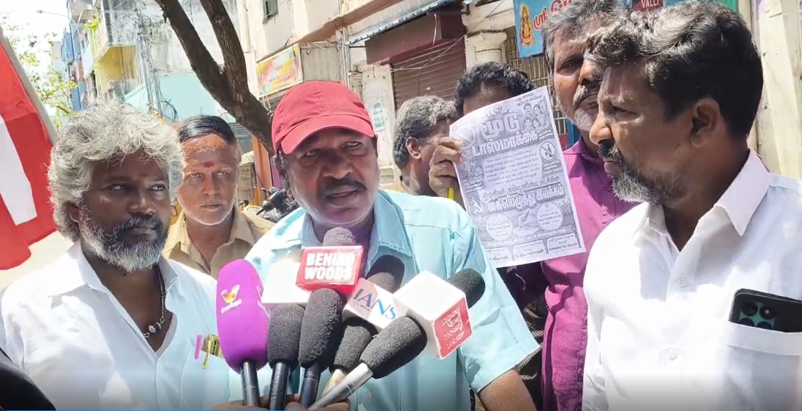 அரசாங்கம் மூடினால் குடியை நிறுத்துவோம்: மதுக்கடைக்கு எதிராகத் திரண்ட மதுப்பிரியர்கள் அதிரடி!