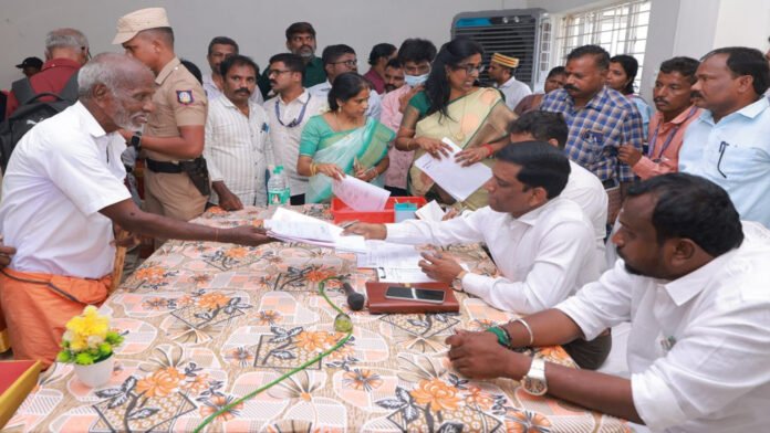 வண்டலூரில் ஜமாபந்தி: 157 மனுக்கள் பெற்ற ஆட்சியர்; 3 பேருக்கு உடனடி பட்டா வழங்கல்