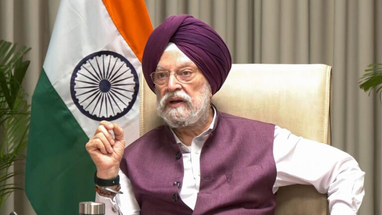 பெட்ரோல், டீசல் குறைந்த விலை விற்பனை: எண்ணெய் நிறுவனங்களுக்கு ₹74,781 கோடி இழப்பு!