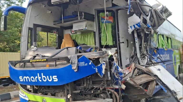 ஆம்னி பேருந்து லாரி கோர விபத்து: இடிபாடுகளில் சிக்கி துணை ஓட்டுநர் சம்பவ இடத்திலேயே பலி!