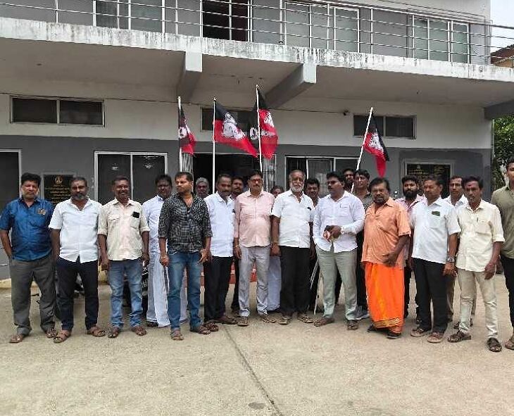 செங்கல்பட்டு நகராட்சியை அதிமுக முற்றுகை, ஆர்ப்பாட்டம்