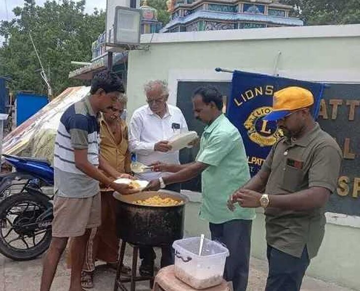 நோயாளிகளின் உறவினர்களுக்கு  உணவு