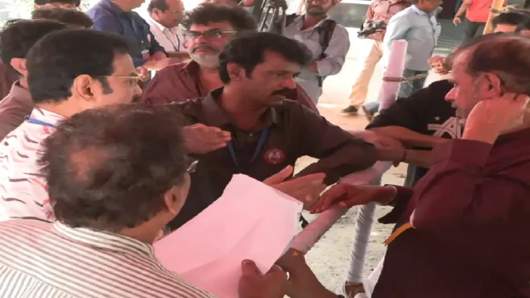 எழுத்தாளர் சங்கத் தேர்தலில் சேரன் அணி வெற்றி.. தலைவர் பதவியைக் கைப்பற்றி இயக்குனர் சேரன் சாதனை!