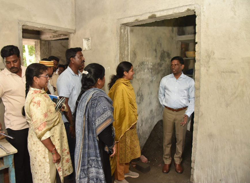 மாமல்லபுரத்தில் வெறிநாய் தடுப்பூசி முகாம்: வளர்ச்சிப் பணிகள் ஆய்வு