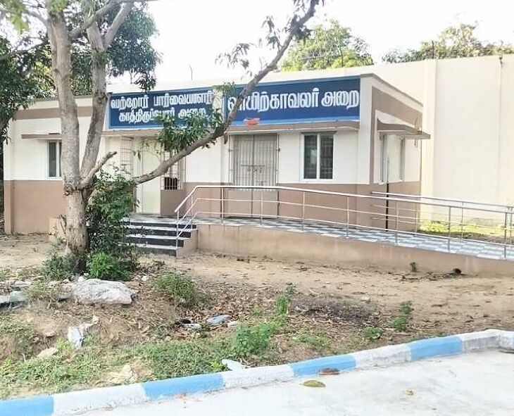 கண்ணாடி துண்டுகளை விழுங்கிய  சிறார்கள்