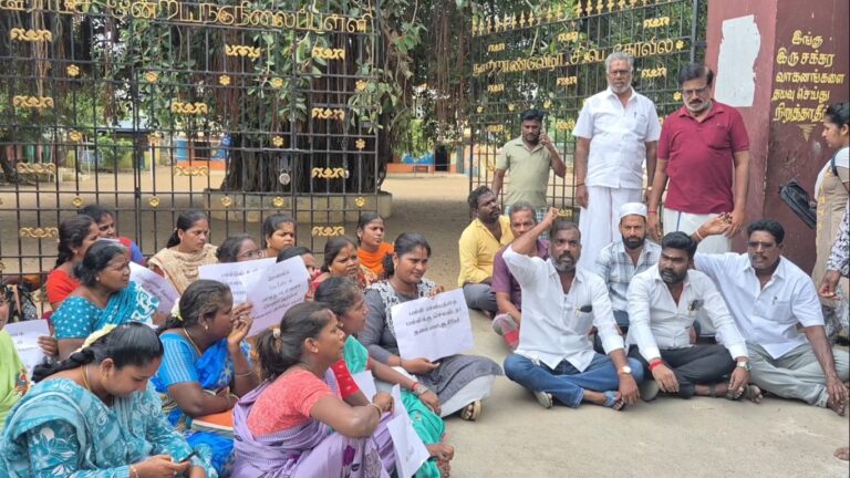 சாதிப் பெயரைச் சொல்லி மிரட்டும் தலைமை ஆசிரியர்
