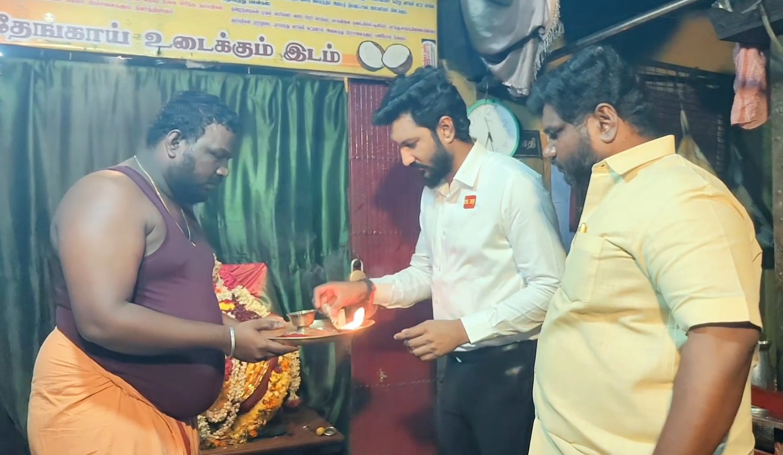 மேல்மலையனூர் கோயிலில் அமைச்சர் சரத்குமார் தரிசனம்: தியான மேடையில் அமர்ந்து மனம் உருகி வழிபாடு!