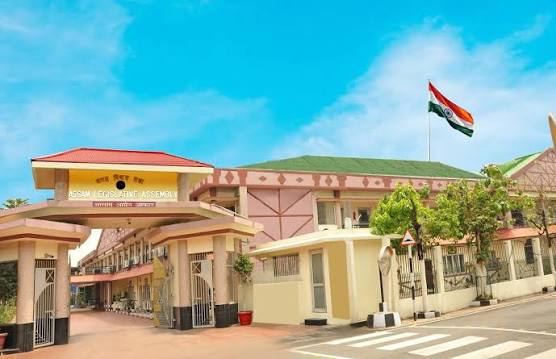 அசாம் சட்டசபை அலுவல் மொழியாக இந்தி: புதிய உத்தரவால் அதிர்ச்சி!
