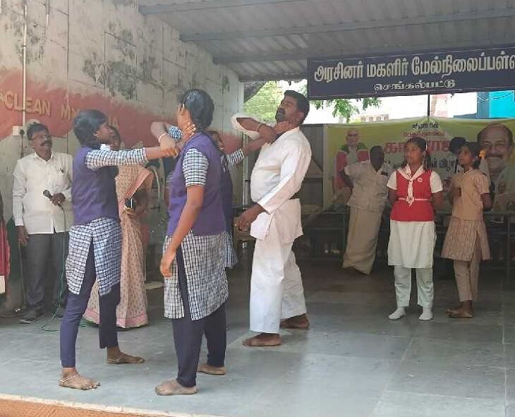 மாணவிகளுக்கு  தற்காப்புக் கலை பயிற்சி