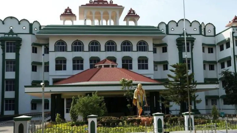 "கோயில் திருவிழாவில் யாருக்கும் முதல் மரியாதை கிடையாது!" - உயர் நீதிமன்ற மதுரை கிளை அதிரடி!