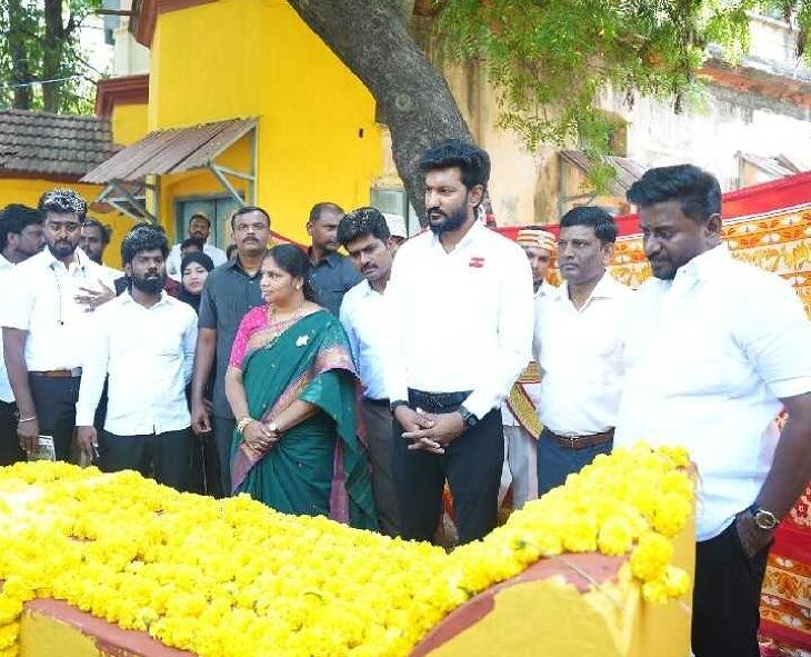 தலைவர்களுக்கு மரியாதை: அமைச்சர்கள், கட்சியினர் அஞ்சலி