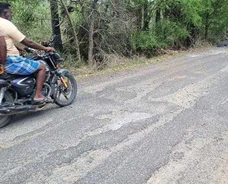 முகுந்தகிரி சாலை சேதம்: சீரமைக்க பொதுமக்கள் கோரிக்கை