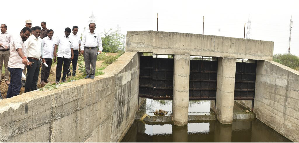 மழைநீர் வடிகால்வாய் பணிகளை துரிதப்படுத்த ஆட்சியர்  உத்தரவு