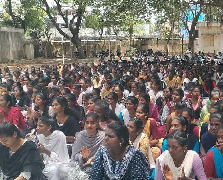 அரசு கலைக் கல்லூரியில்  மாணவர்களுக்கு நெறிகாட்டும் நிகழ்ச்சி