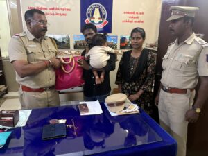 பூங்கா ரயில் நிலையத்தில் தவறவிட்ட நகை, போன் மீட்பு: பொன்னேரி தம்பதியிடம் ஒப்படைப்பு!