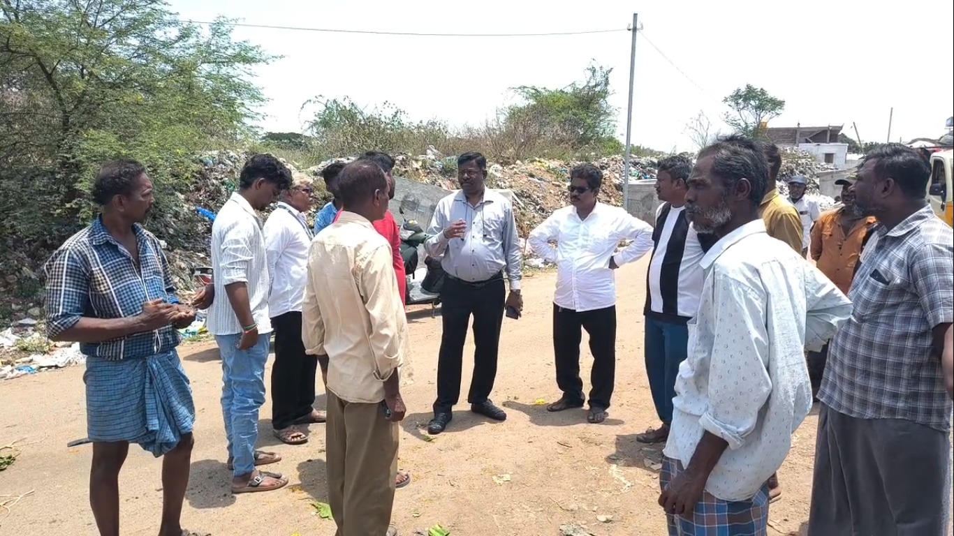 செங்கல்பட்டு நகராட்சி குப்பைக் கிடங்கில் வாகனங்கள் சிறைபிடிப்பு: பொதுமக்கள் போராட்டம்!