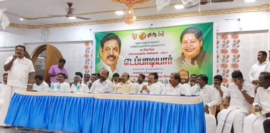 காரணையில் அதிமுக நிர்வாகிகள் ஆலோசனைக் கூட்டம்