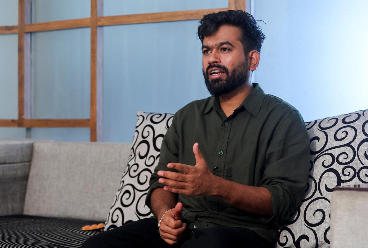 பாஜவின் மிரட்டலால் கூட்டம் ரத்து! ‘கரப்பான்பூச்சி ஜனதா கட்சி’ தலைவர் அபிஜீத் திப்கே பரபரப்பு குற்றச்சாட்டு!