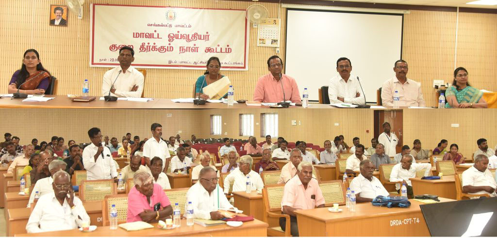 செங்கல்பட்டில் ஓய்வூதியர் குறைதீர் கூட்டம்; வேலைவாய்ப்பு முகாமில் பணி ஆணை