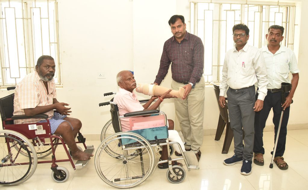 மக்கள் குறைதீர் கூட்டம்...  மாற்றுத்திறனாளிகளுக்கு நலத்திட்டங்கள்