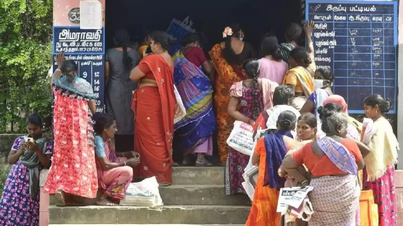 தமிழகம் முழுவதும் ரேஷன் கடைகளில் eKYC சிறப்பு முகாம்: திரண்ட பொதுமக்கள்!